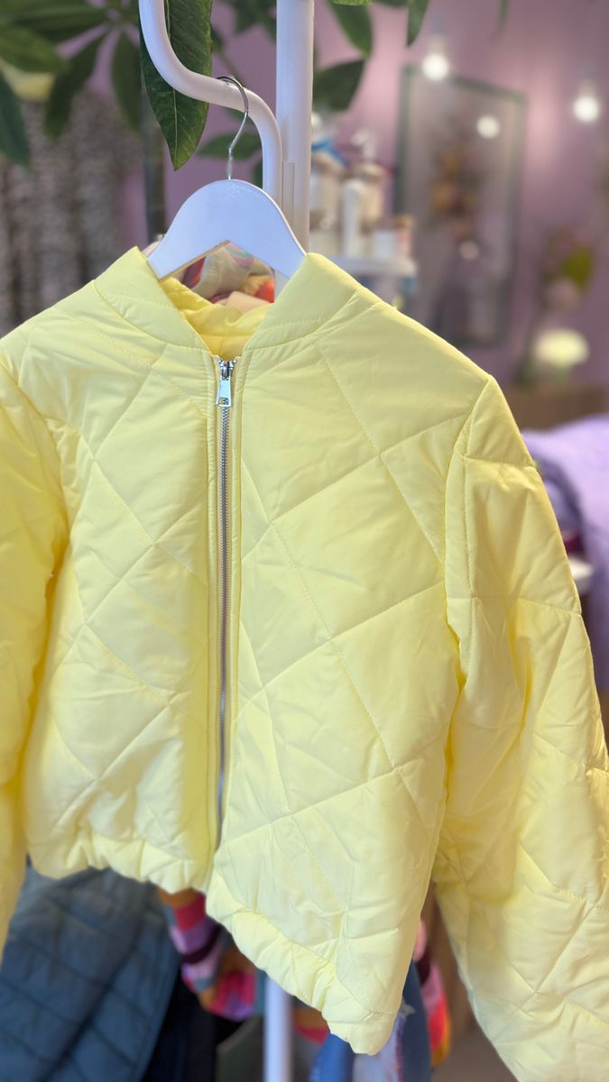 Yellow bomberjacket